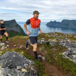 Norrona Senja Aero90 Vest - Men's -Simms Sport Equipment Shop AREBLUFOG D5