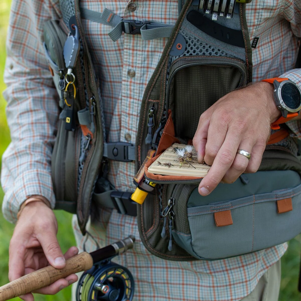 Fishpond Sagebrush Pro Mesh Vest 5 Fishpond Sagebrush Pro Mesh Vest - Image 5
